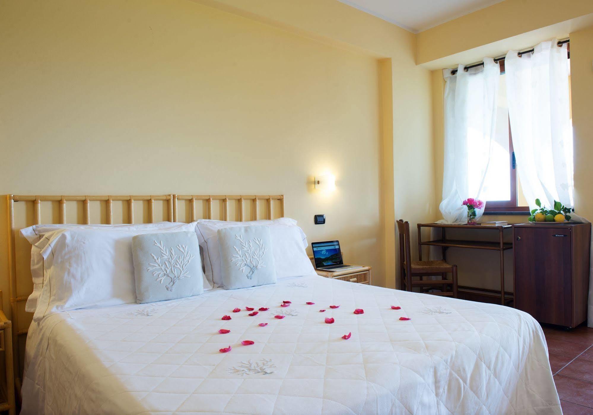 'A Nuciara Park Hotel&Wellness Center Furci Siculo Exterior foto